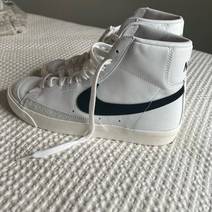 Nike blazer women’s 9.5